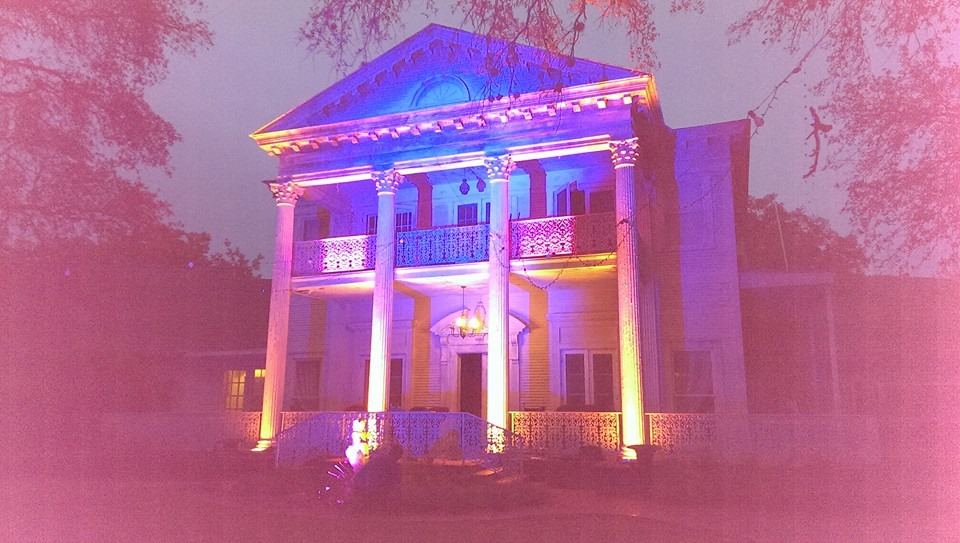 Victoria's Black Swan Inn at night 