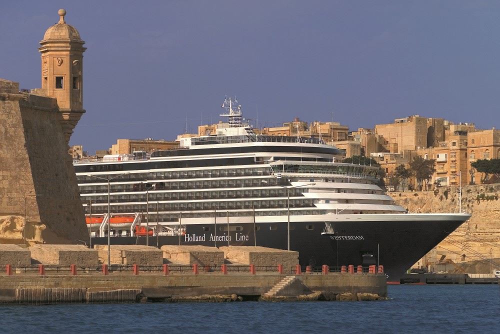 Holland America Sets New Black Friday Bookings Record