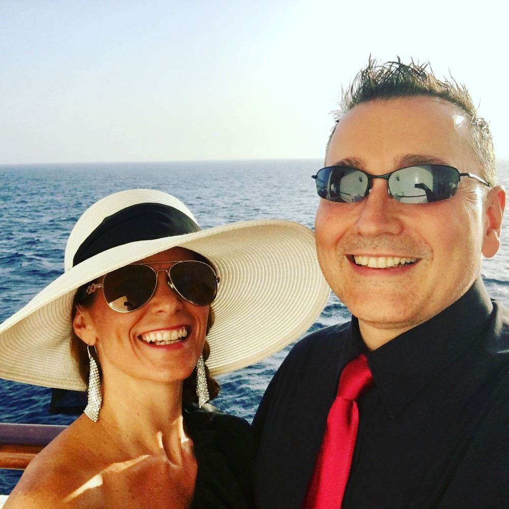 Former Cruise Director Harnesses Social Media to Sell Singles Sailing Trips