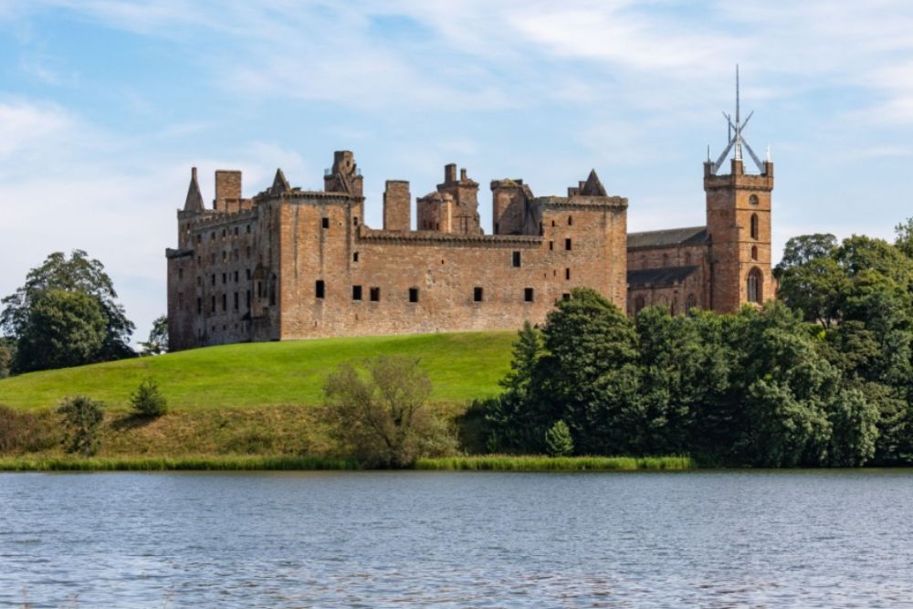 Outlander tour, TV show, Scotland castle ruins