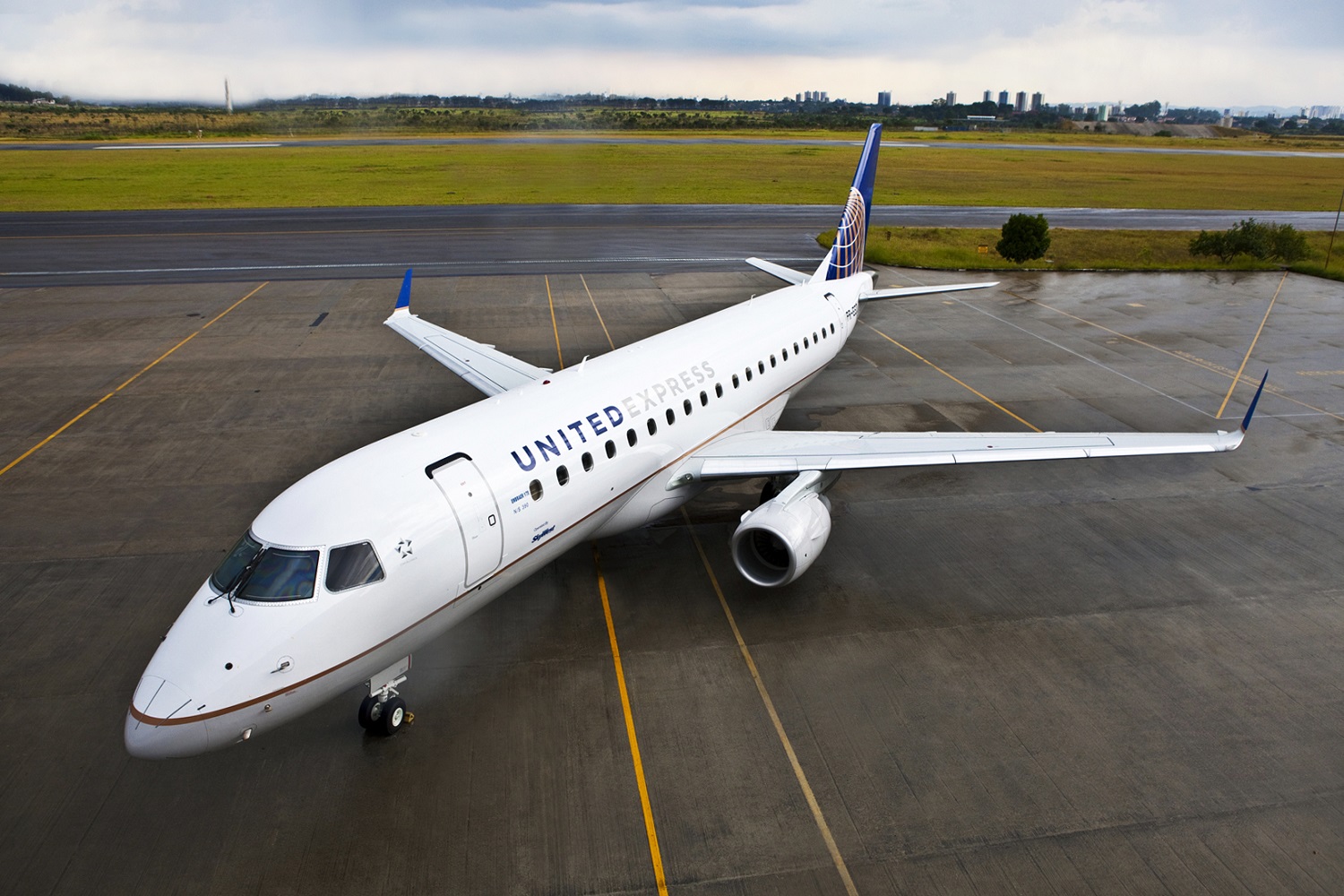 United Airlines Embraer 175