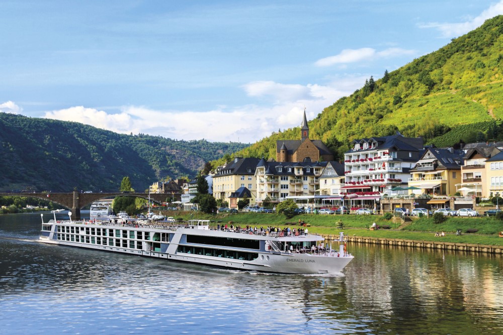 Emerald Luna river ship