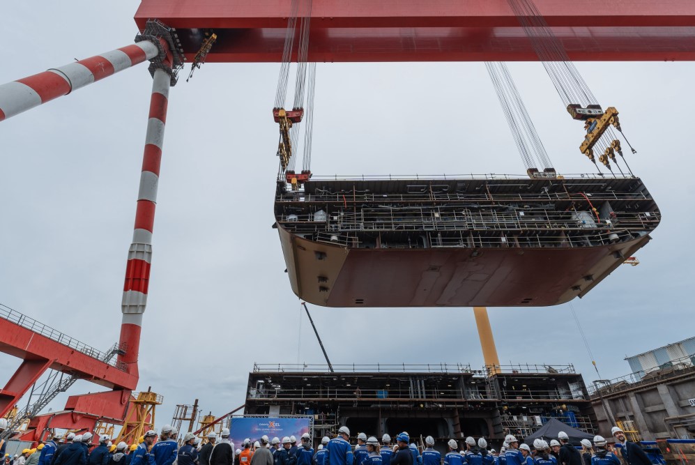 celebrity excel keel laying