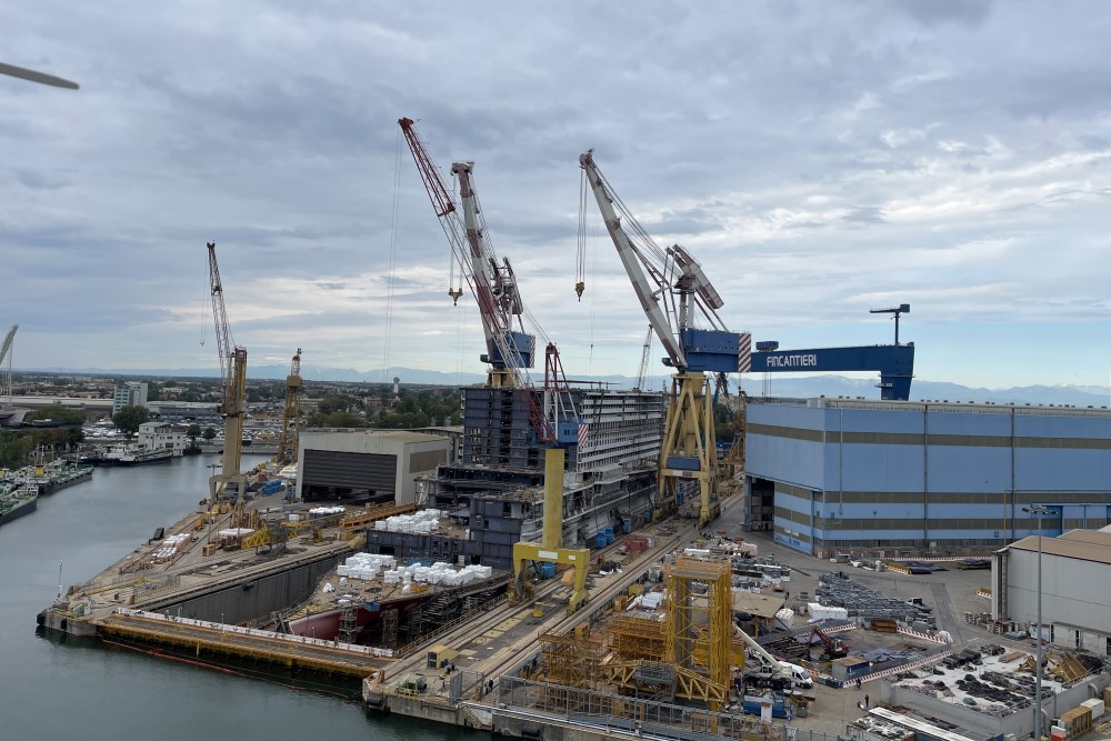 norwegian luna at the shipyard