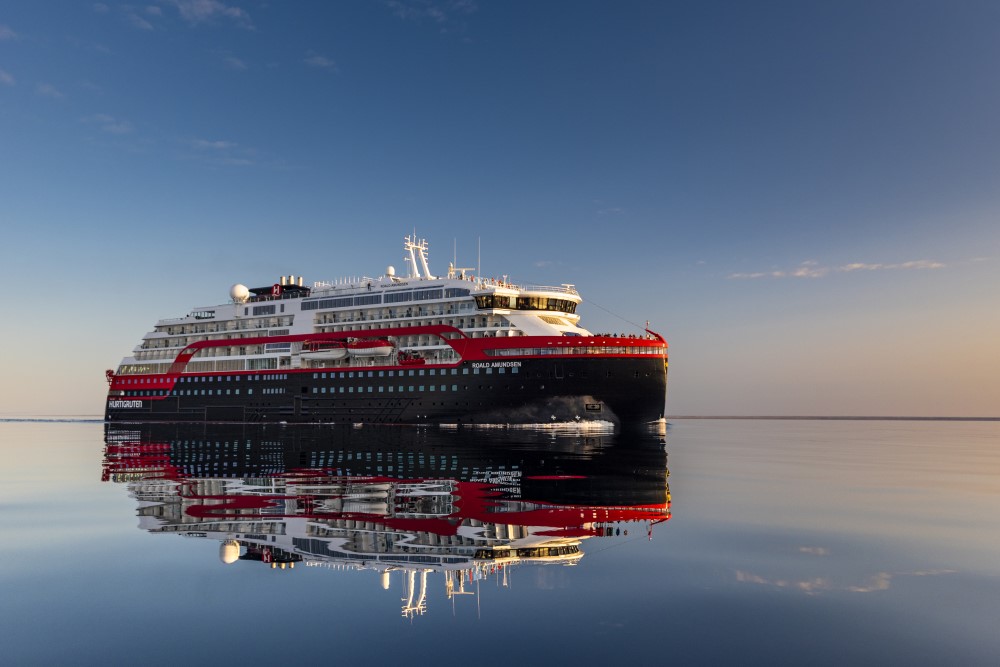 expedition cruise ship roald amundsen