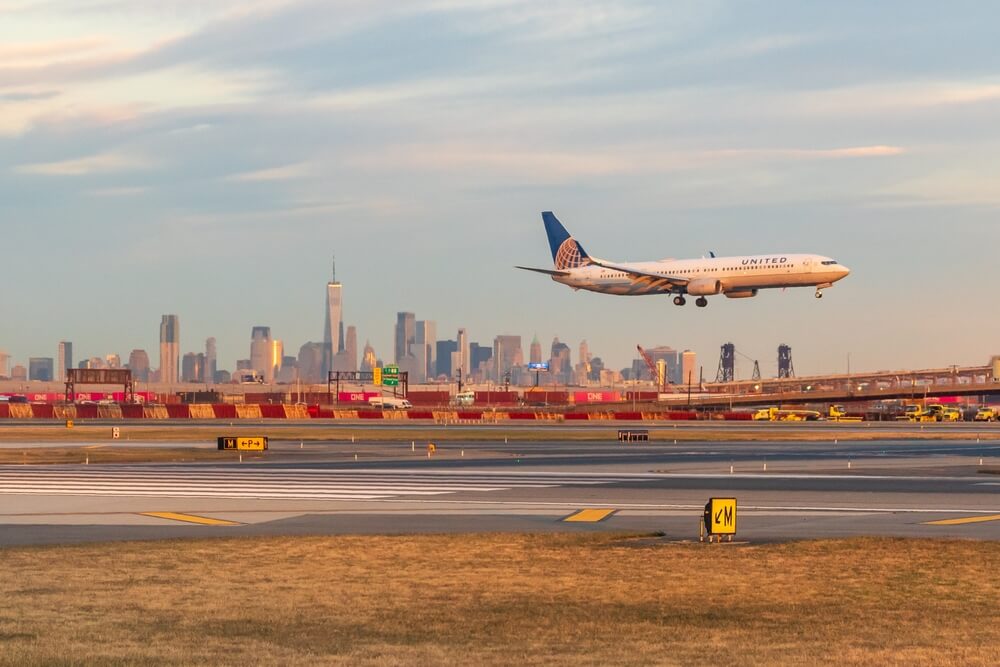 United Airlines plan landing at Newark Airport with lower manhattan in the background