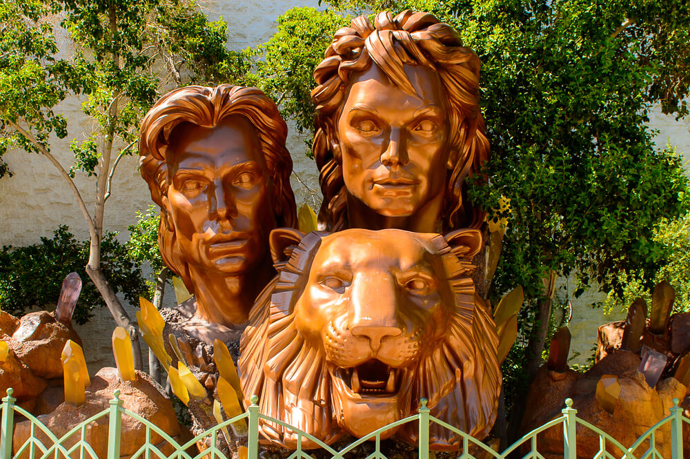 Siegfried & Roy bronze status at The Mirage 